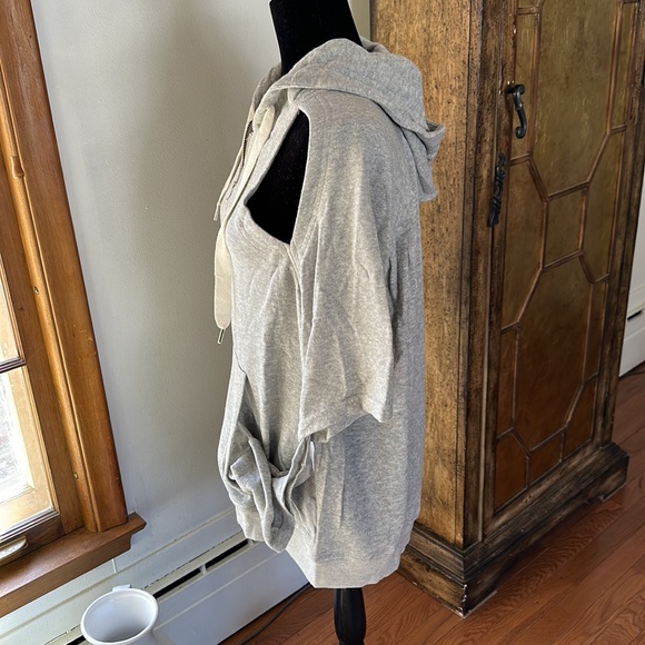 Hooded Zip Sweatshirt - Picture 5 of 6